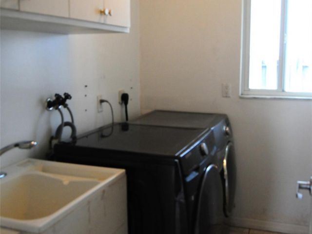 Home for rent at 114 NE 16th Ter - photo 5405208