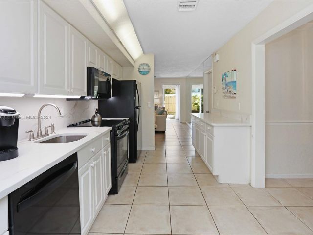 Home for sale at 2109 NW 2nd Ave - photo 5405460