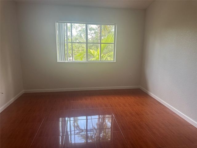 Home for rent at 8326 SW 29th St 102 - photo 5406517