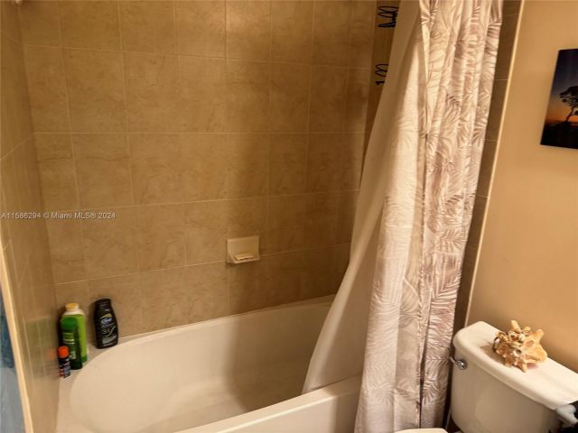 Home for rent at 8935 NW 98th Ct 0 - photo 5415833