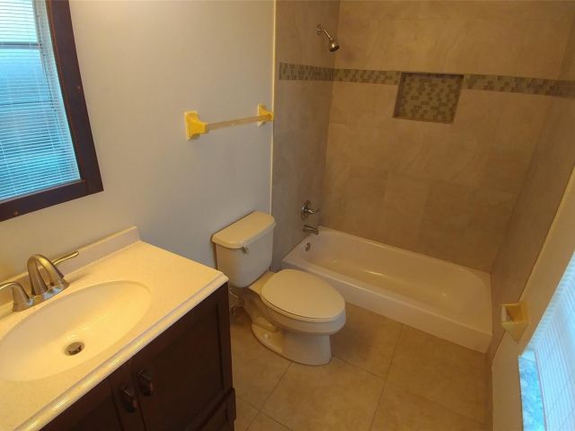 Home for rent at 334 SW 32nd Ave - photo 5425796