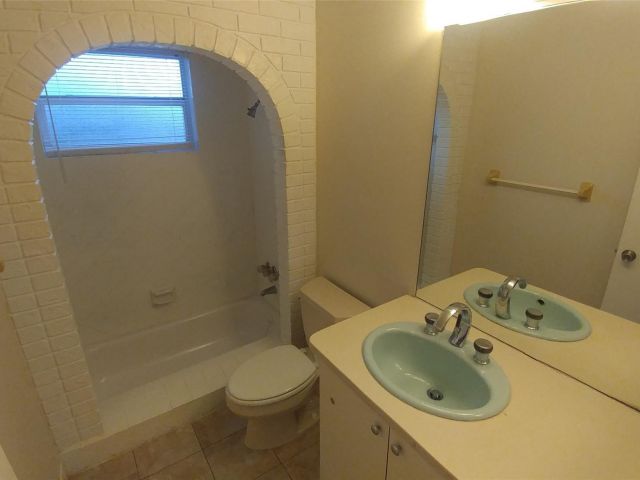 Home for rent at 334 SW 32nd Ave - photo 5425799