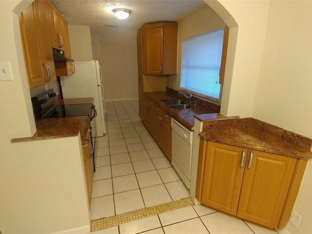 Home for rent at 334 SW 32nd Ave - photo 5425804