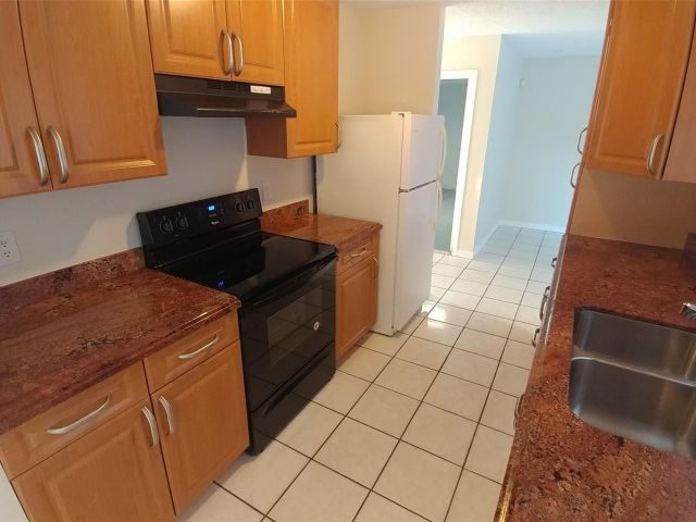 Home for rent at 334 SW 32nd Ave - photo 5425805