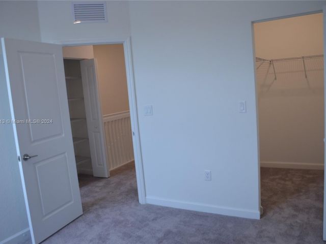 Home for rent at 1801 SE 27th Ter 1801 - photo 5407762