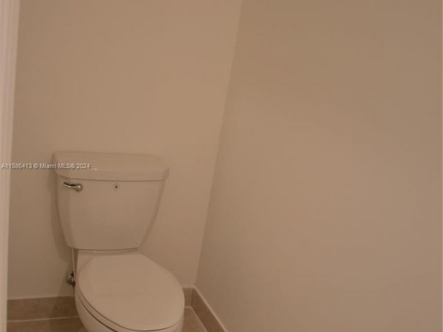 Home for rent at 1801 SE 27th Ter 1801 - photo 5407764