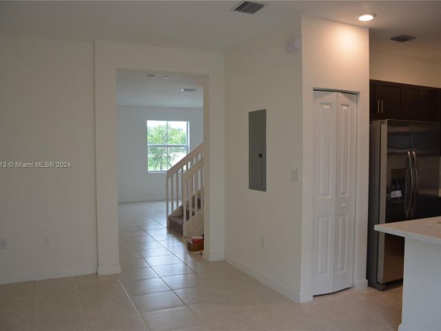 Home for rent at 1801 SE 27th Ter 1801 - photo 5407769