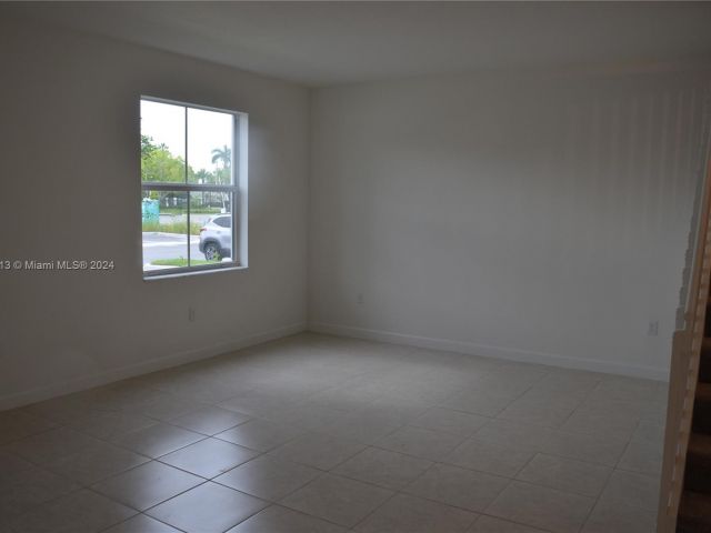 Home for rent at 1801 SE 27th Ter 1801 - photo 5407771