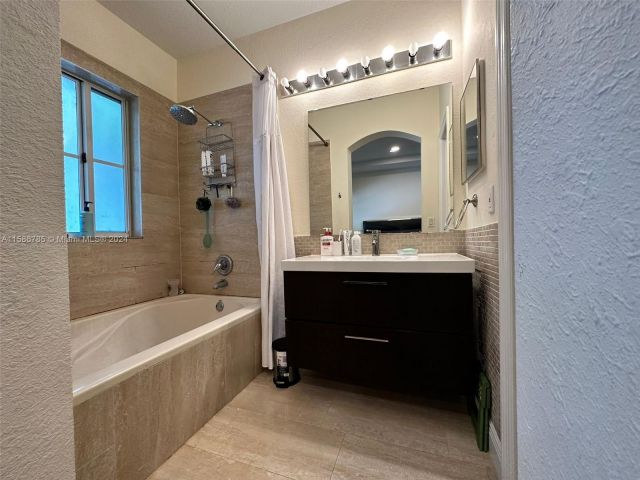 Home for rent at 10723 NW 85th Ter 3-38 - photo 5408770