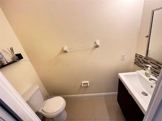 Home for rent at 10723 NW 85th Ter 3-38 - photo 5408774