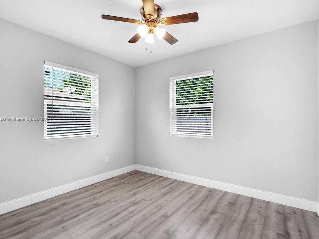 Home for rent at 4500 NE 18th Ave - photo 5415886