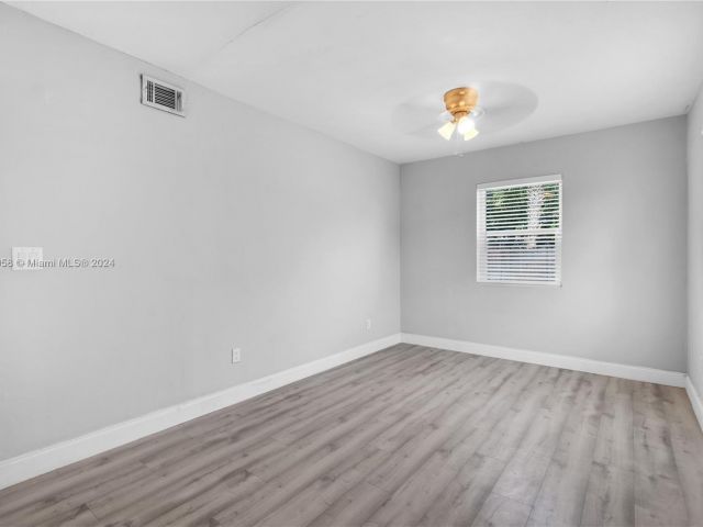 Home for rent at 4500 NE 18th Ave - photo 5415888