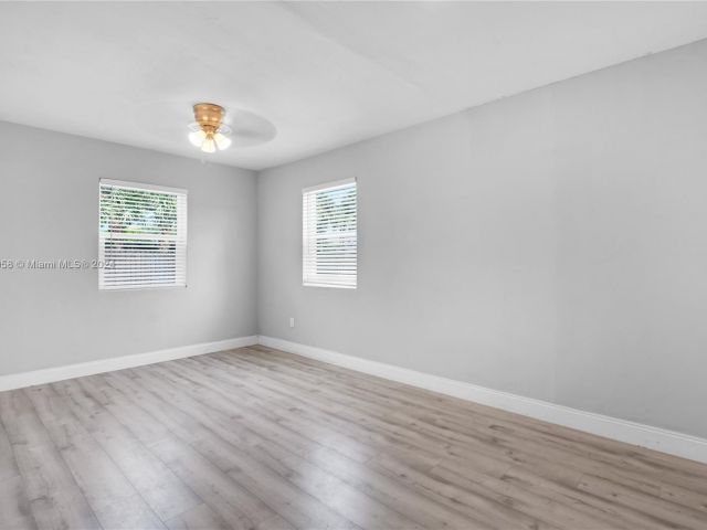 Home for rent at 4500 NE 18th Ave - photo 5415889