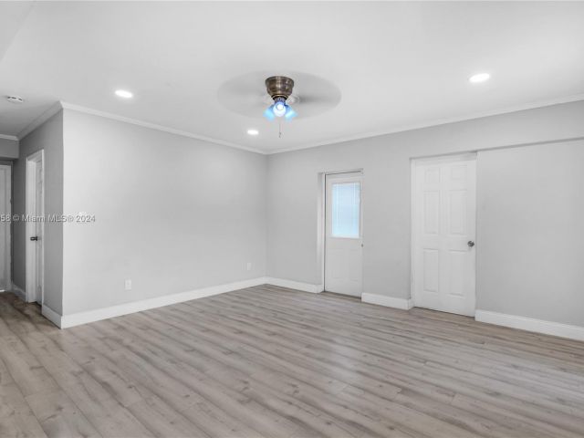 Home for rent at 4500 NE 18th Ave - photo 5415892