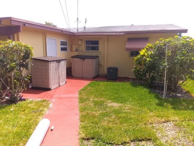 Home for rent at 2140 N 57th Ave - photo 5409005