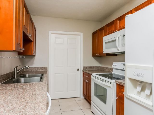 Home for rent at 1530 N 68th Ave - photo 5409372