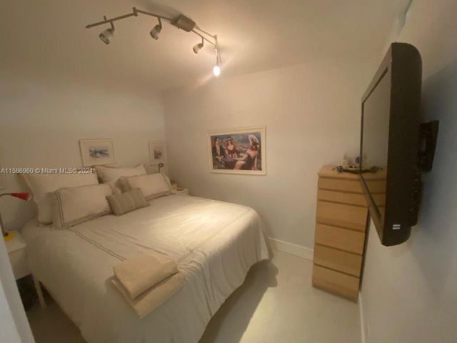 Apartment for rent  Unit #1111 - photo 5409705
