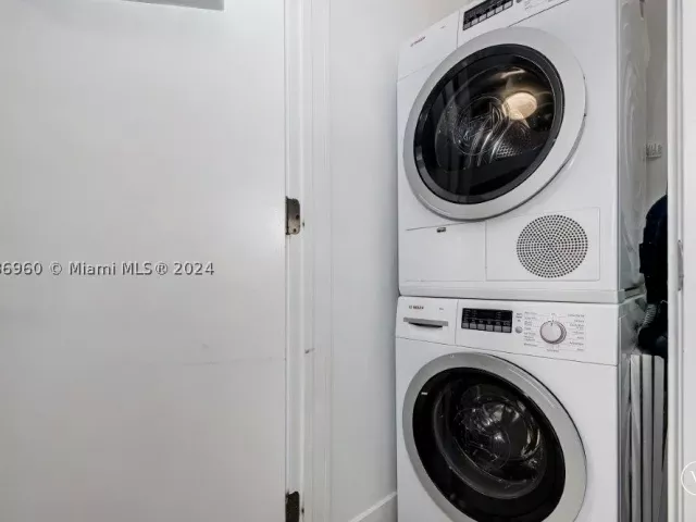 1-bedroom condo for rent in Miami Beach - 2301 Collins Ave 1111 - MondialRealty