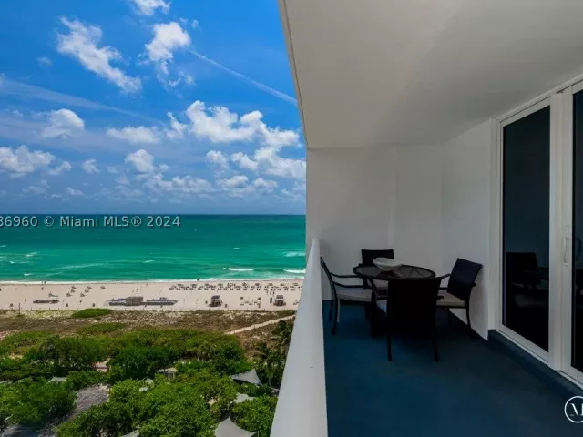 1-bedroom condo for rent in Miami Beach - 2301 Collins Ave 1111 - MondialRealty
