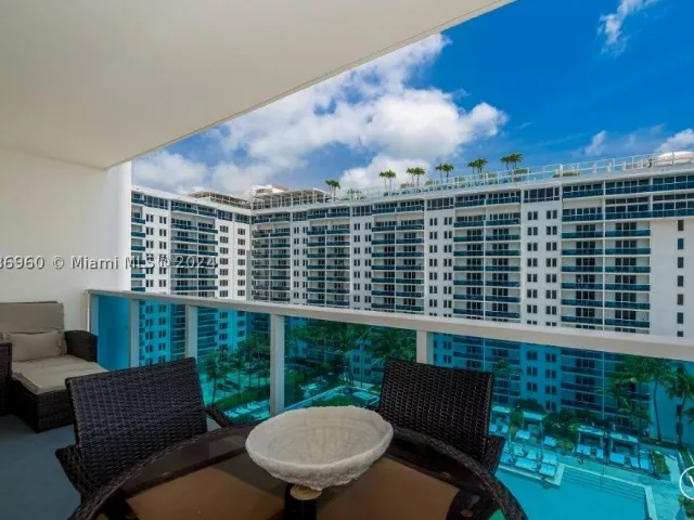 1-bedroom condo for rent in Miami Beach - 2301 Collins Ave 1111 - MondialRealty