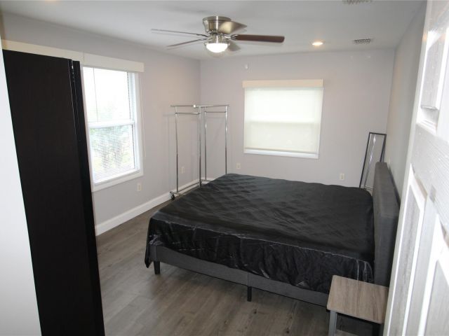 Home for rent at 239B NW 1st Ave - photo 5484868