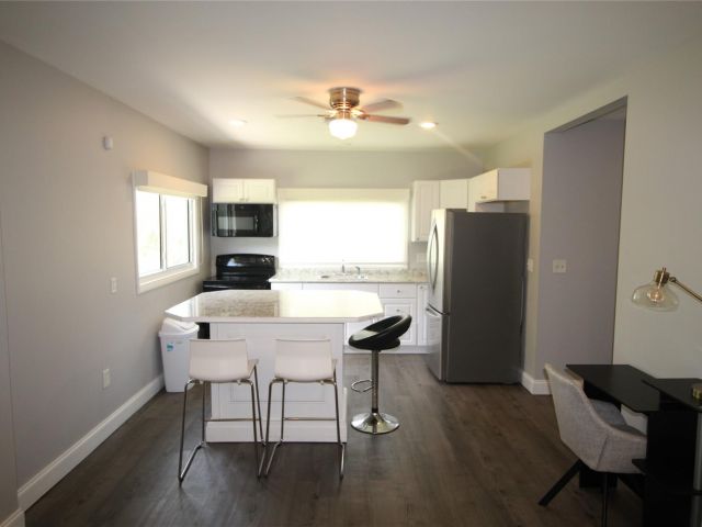 Home for rent at 239B NW 1st Ave - photo 5484873