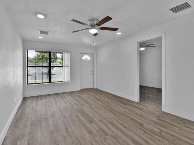 Home for sale at 2050 NW 28th Ter - photo 5409170
