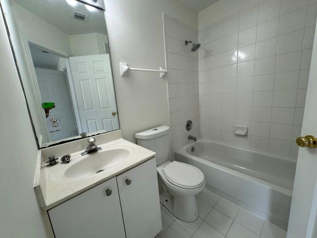 Home for rent at 5773 NW 116th Ave 105 - photo 5453899