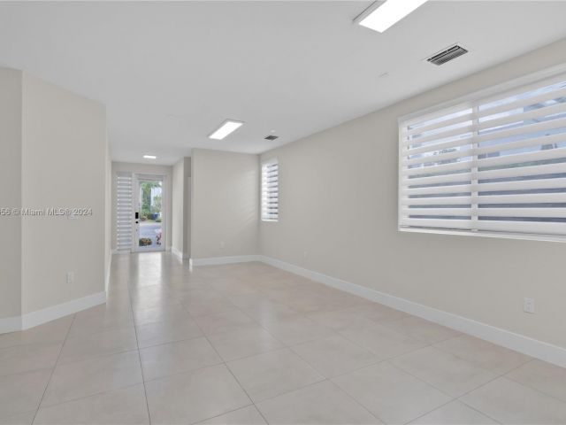 Home for rent at 6830 NW 103rd Ave 6830 - photo 5416777