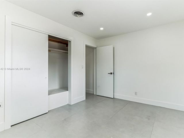 Home for rent at 1709 SW 5th Pl - photo 5411001