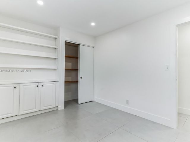 Home for rent at 1709 SW 5th Pl - photo 5411004