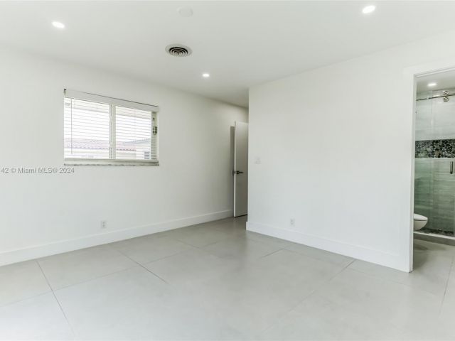 Home for rent at 1709 SW 5th Pl - photo 5411005