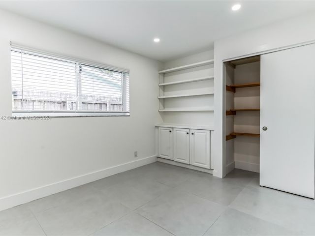 Home for rent at 1709 SW 5th Pl - photo 5411006