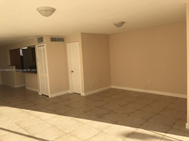 Home for rent at 6236 SW 139th Ct 6236 - photo 5412632