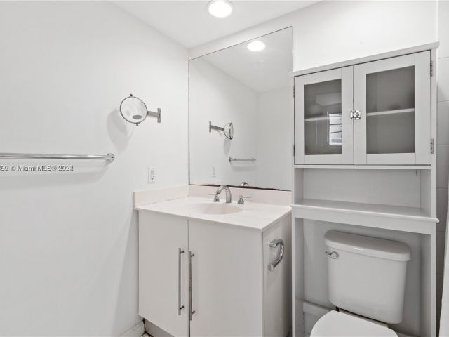 Apartment for sale  Unit #401 - photo 5416197