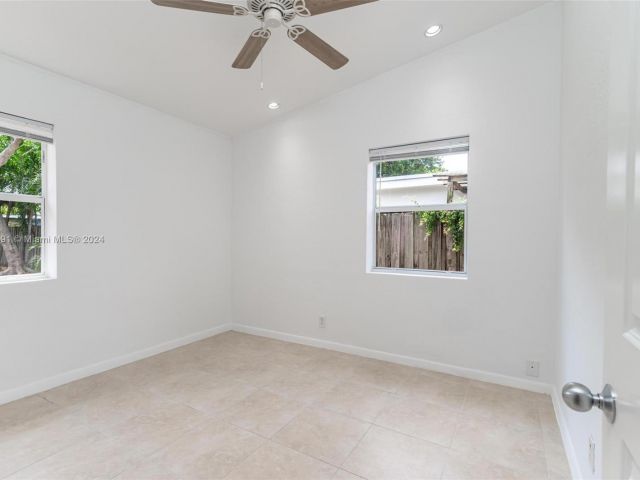 Home for rent at 1032 SW 22nd Ter - photo 5412414