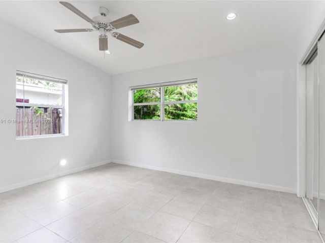 Home for rent at 1032 SW 22nd Ter - photo 5412415