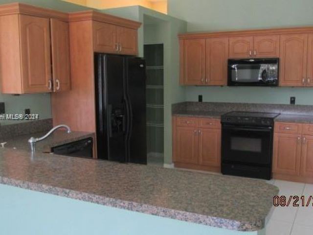 Home for rent at 18435 NW 11th Ct 0 - photo 5420464