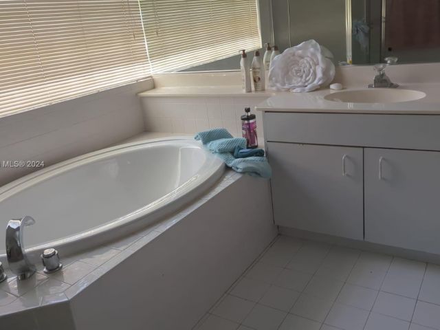 Home for rent at 18435 NW 11th Ct 0 - photo 5453711