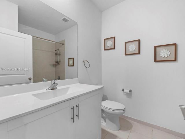 Home for sale at 20634 NE 5th Pl 20634 - photo 5425357