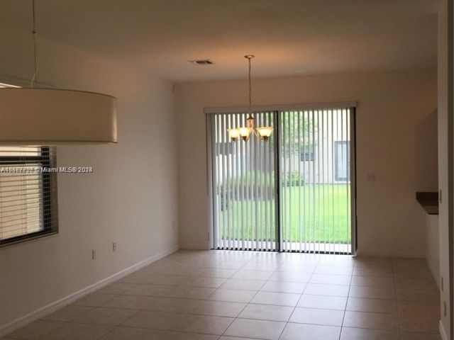 Home for rent at 748 NE 191st Ter 748 - photo 5414078