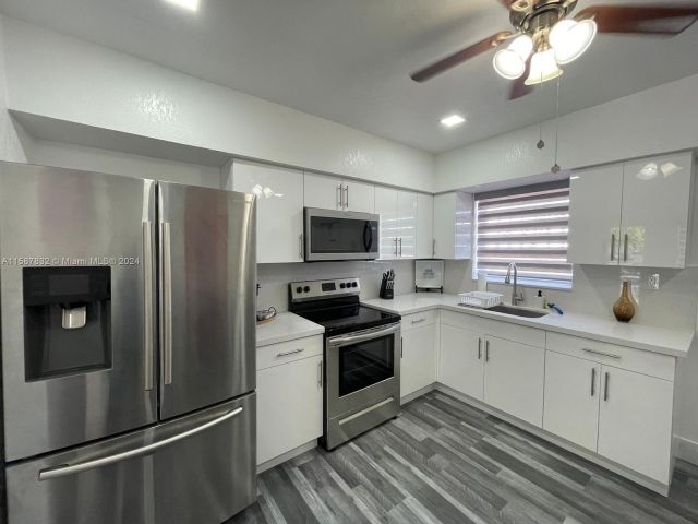 Home for sale at 321 NW 21st Ave - photo 5415091