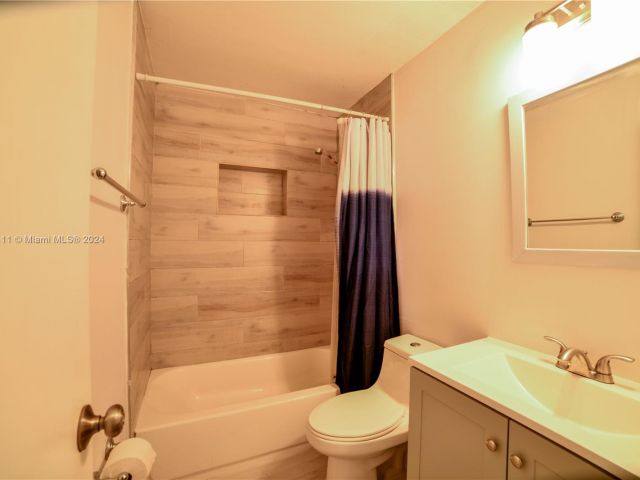 Home for rent at 9830 SW 80th Dr 0 - photo 5416537