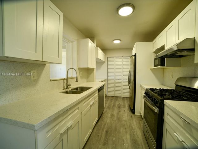 Home for rent at 9830 SW 80th Dr 0 - photo 5416542