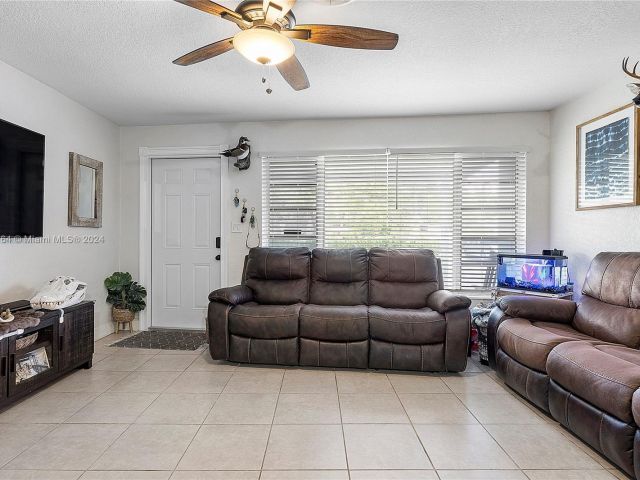 Home for sale at 2510 NE 9th Ave - photo 5417216