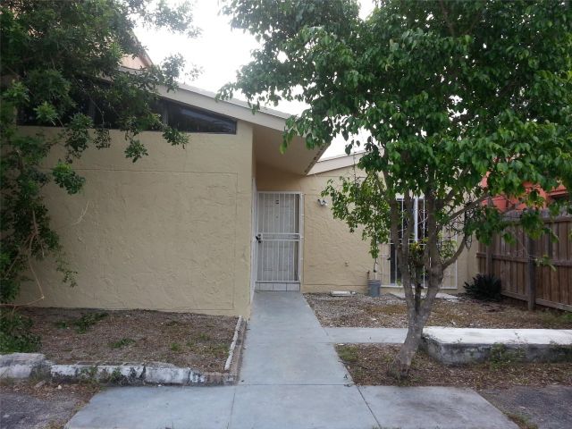 Home for rent at 4530 NW 185 ST 4530 - photo 5418450