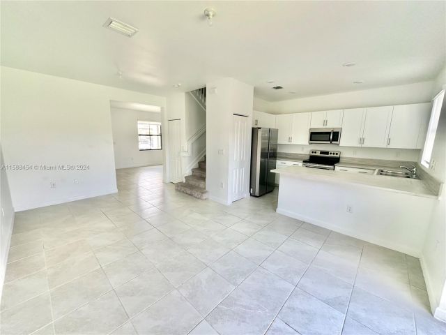 Home for rent at 10049 SW 228th Ter - - photo 5432449