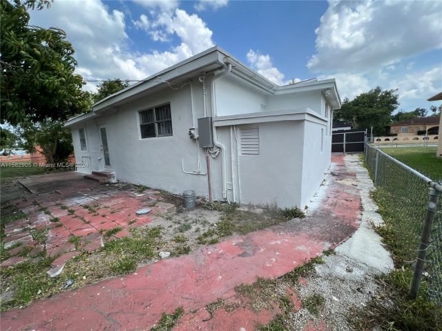 Home for sale at 1015 NW 59th St - photo 5421883