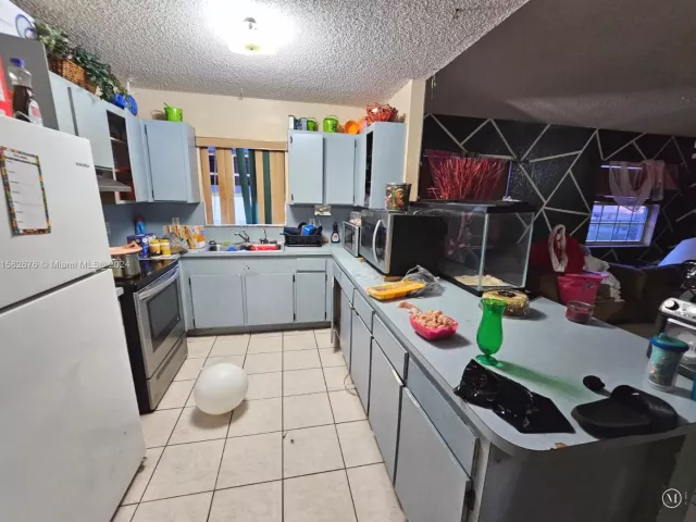 Home for sale at 725 NW 19th Ter - photo 5421441