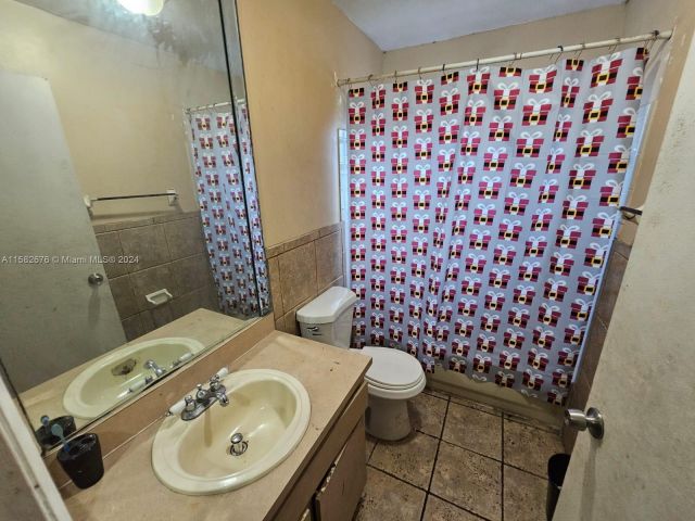 Home for sale at 725 NW 19th Ter - photo 5421430